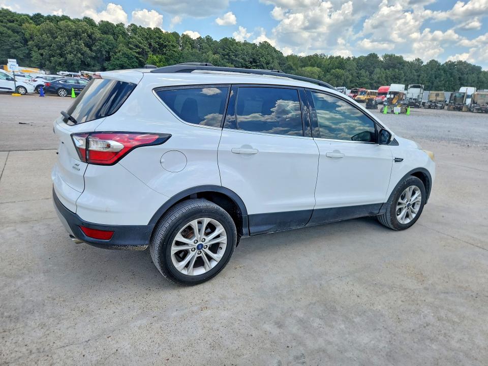 Photo 3 from auction – 2017 FORD ESCAPE with VIN 1FMCU0GD7HUE42803