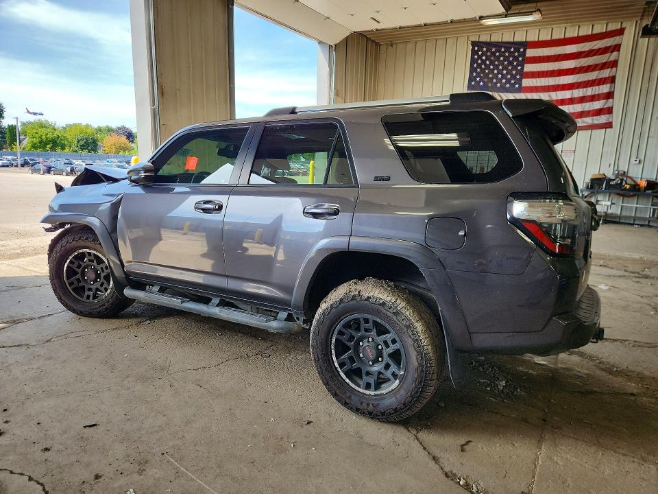 Photo 2 from auction – 2021 TOYOTA 4RUNNER with VIN JTEFU5JR3M5244531
