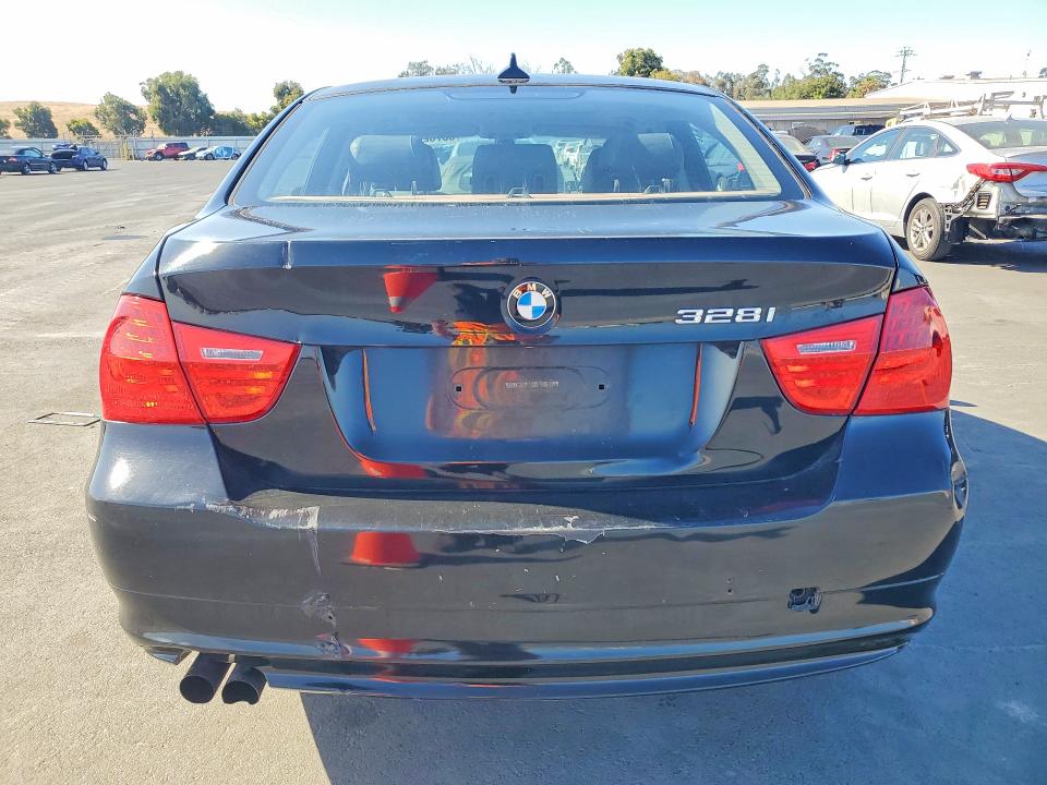 Photo 6 from auction – 2010 BMW 328 with VIN WBAPH5G56ANM69925