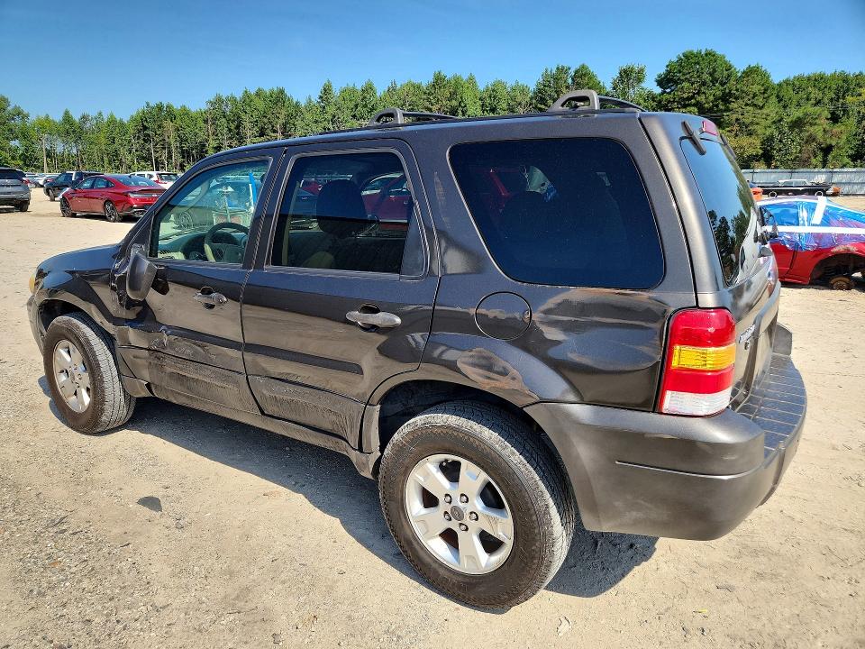 Photo 2 from auction – 2007 FORD ESCAPE with VIN 1FMYU03177KA99003