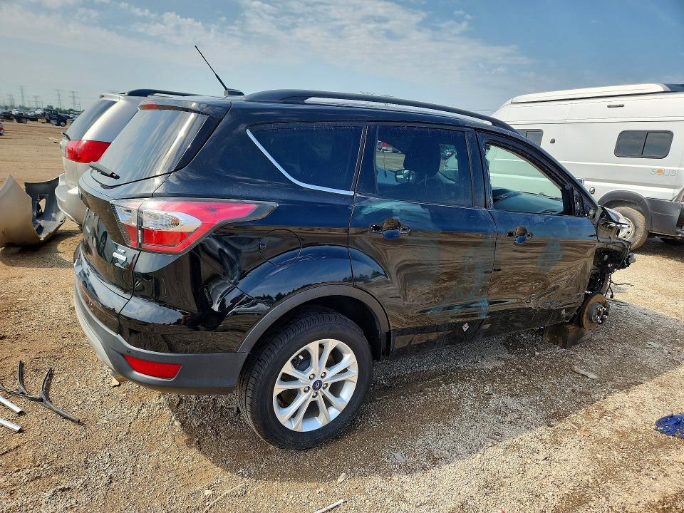 Photo 3 from auction – 2017 FORD ESCAPE with VIN 1FMCU0GD8HUB46978