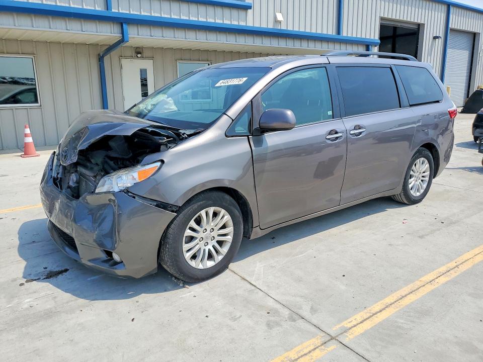 TOYOTA SIENNA 2015 with VIN 5TDYK3DC6FS628945 - Photo from auction