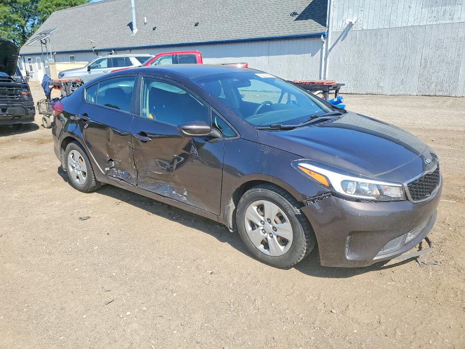 Фото 4 с аукциона – 2017 KIA FORTE с VIN 3KPFK4A7XHE150319