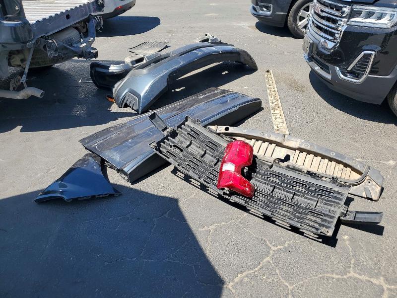 Photo 12 from auction – 2019 CHEVROLET SILVERADO with VIN 3GCUYBEF8KG295477