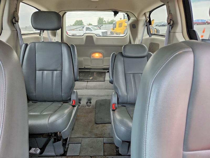 Photo 10 from auction – 2010 DODGE GRAND CARAVAN with VIN 2D4RN5DX5AR446992