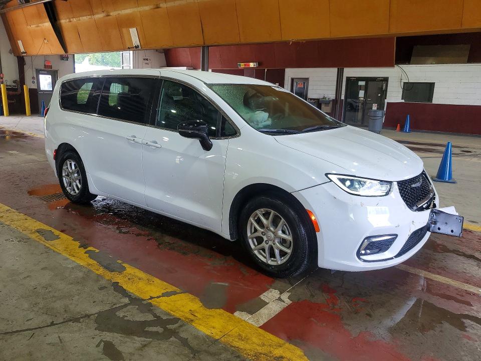Photo 4 from auction – 2026 CHRYSLER PACIFICA with VIN 2C4RC1BG4TR243691