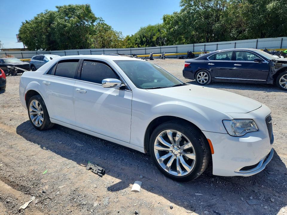 Photo 4 from auction – 2019 CHRYSLER 300 with VIN 2C3CCAAGXKH610416