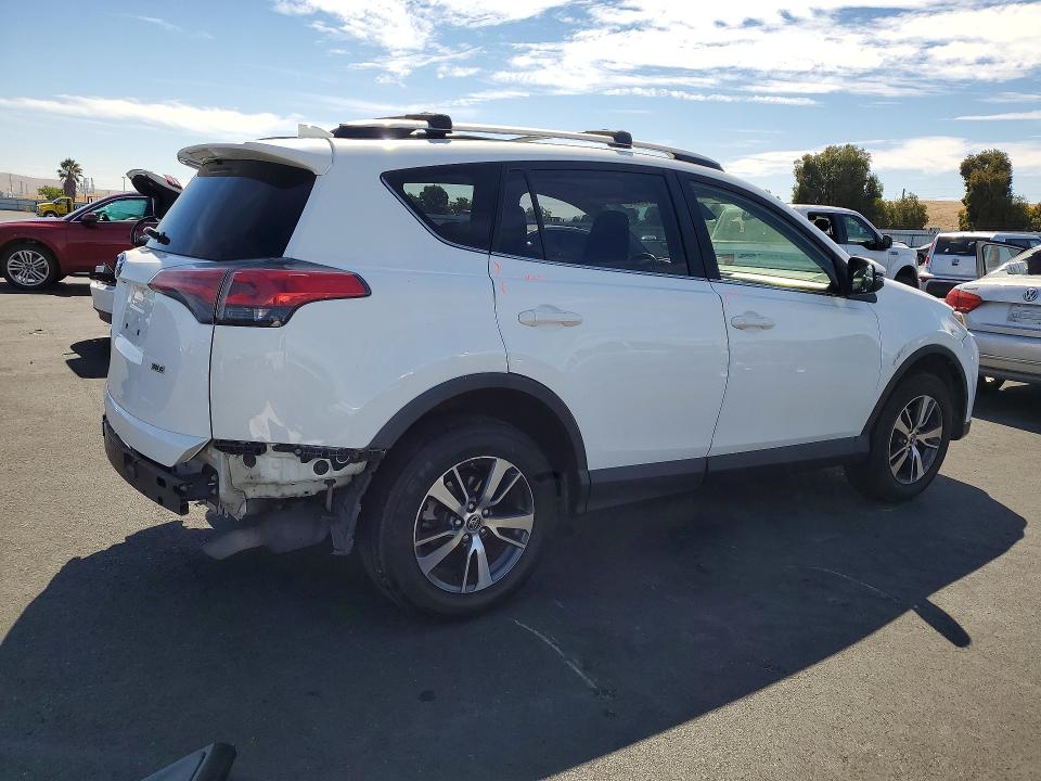 Photo 3 from auction – 2017 TOYOTA RAV4 with VIN JTMWFREV9HJ113971