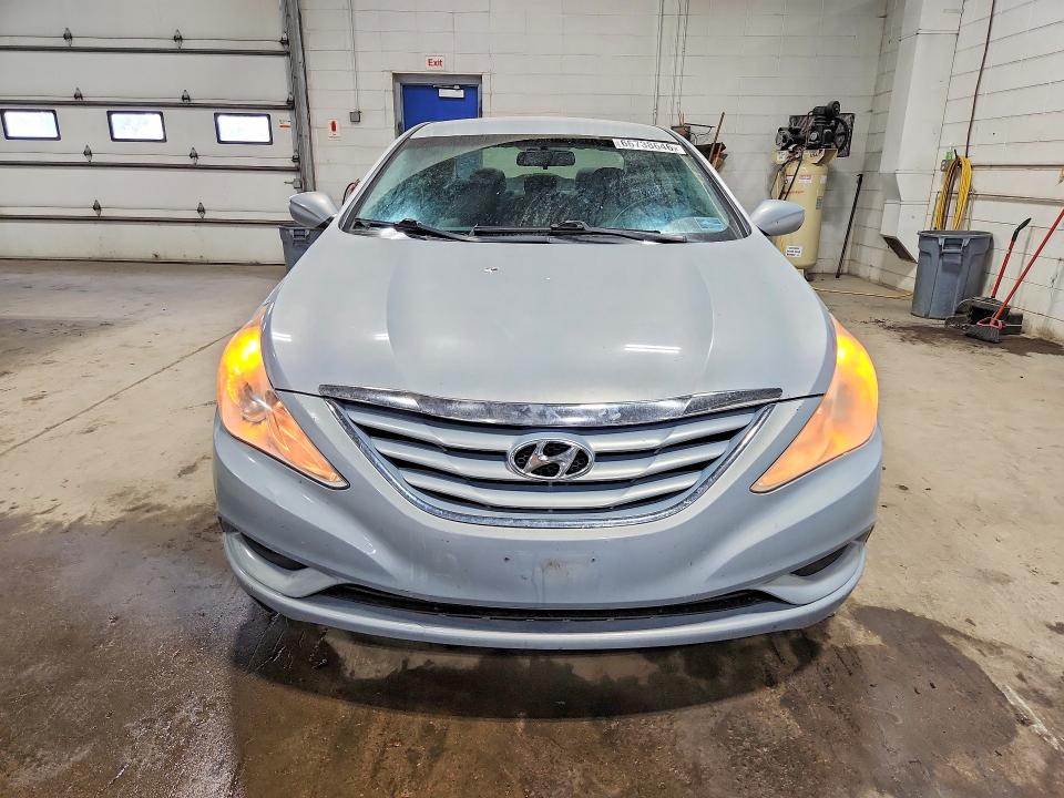 Photo 5 from auction – 2011 HYUNDAI SONATA with VIN 5NPEB4AC9BH079304