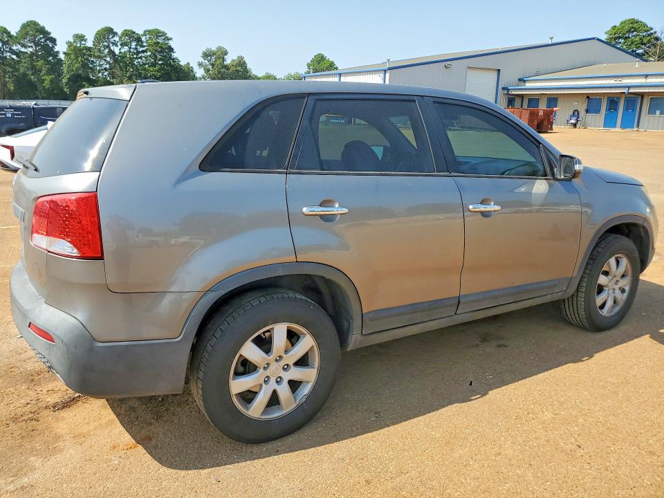 Photo 3 from auction – 2011 KIA SORENTO with VIN 5XYKT3A17BG034815