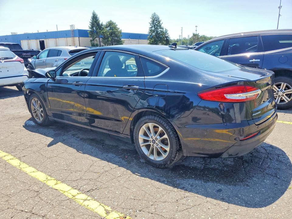 Photo 2 from auction – 2020 FORD FUSION with VIN 3FA6P0HD7LR109627