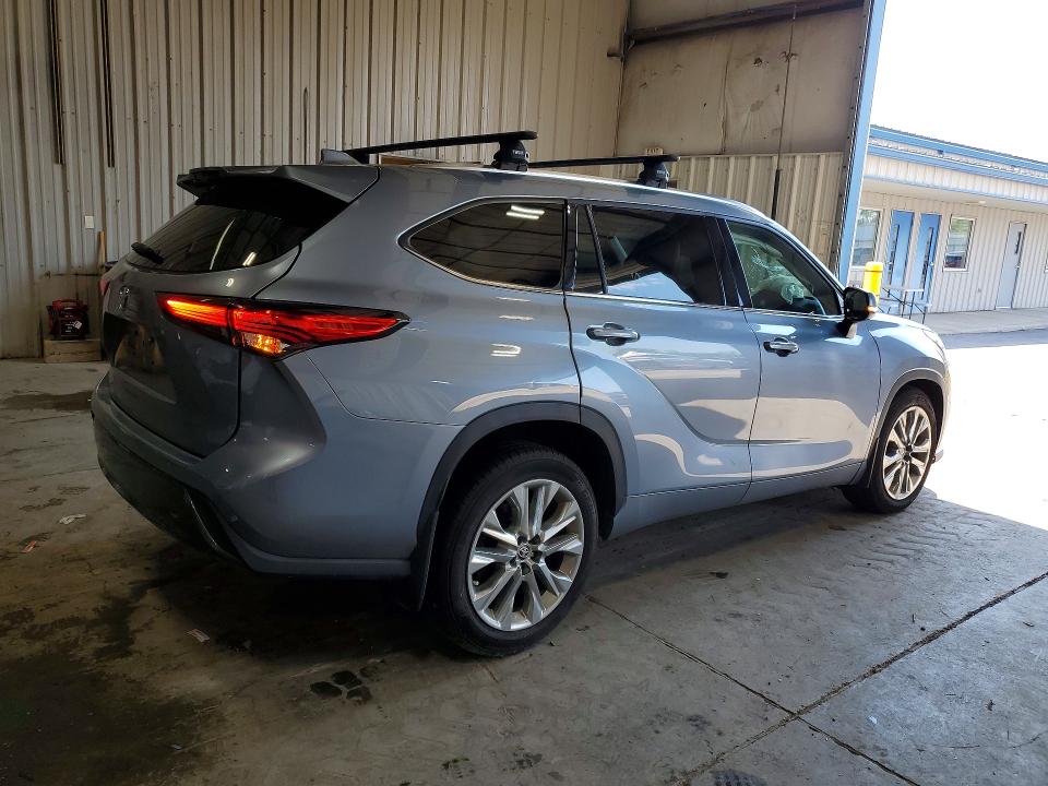 Photo 3 from auction – 2020 TOYOTA HIGHLANDER with VIN 5TDDZRBH8LS015698