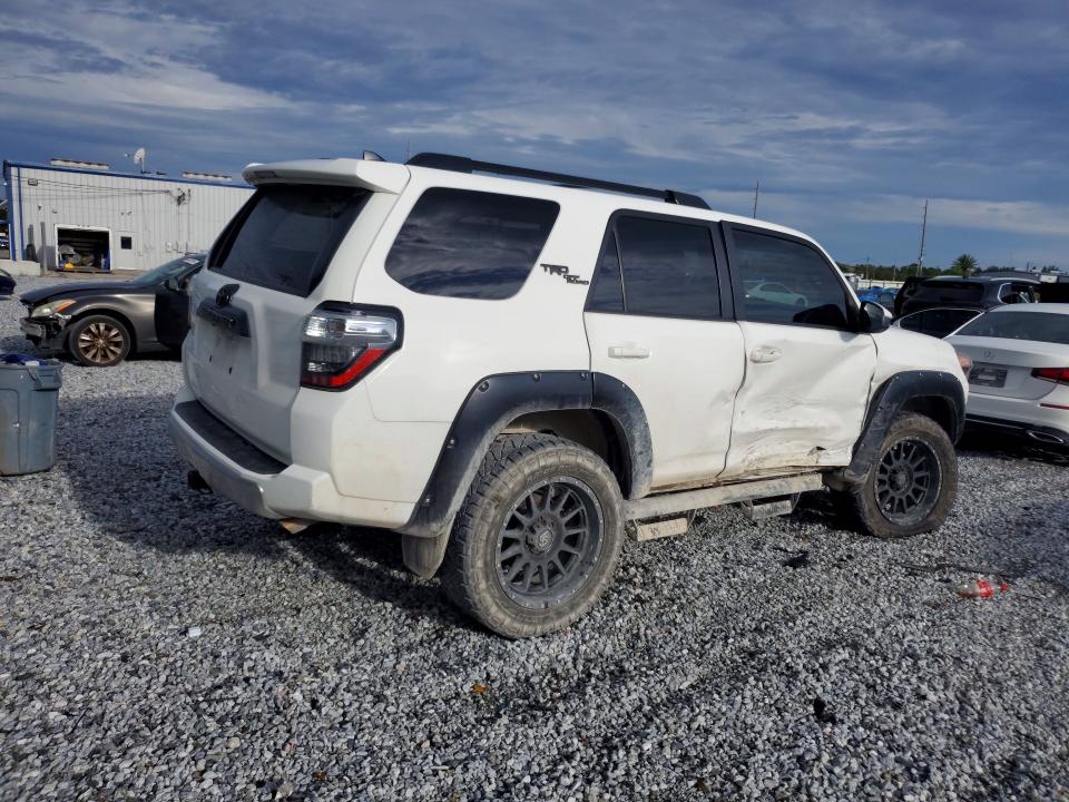 Photo 3 from auction – 2019 TOYOTA 4RUNNER with VIN JTEBU5JR4K5614381