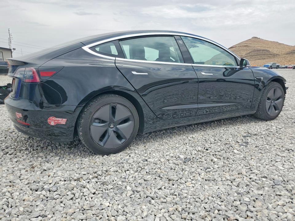 Фото 3 с аукциона – 2018 TESLA MODEL 3 с VIN 5YJ3E1EAXJF042216