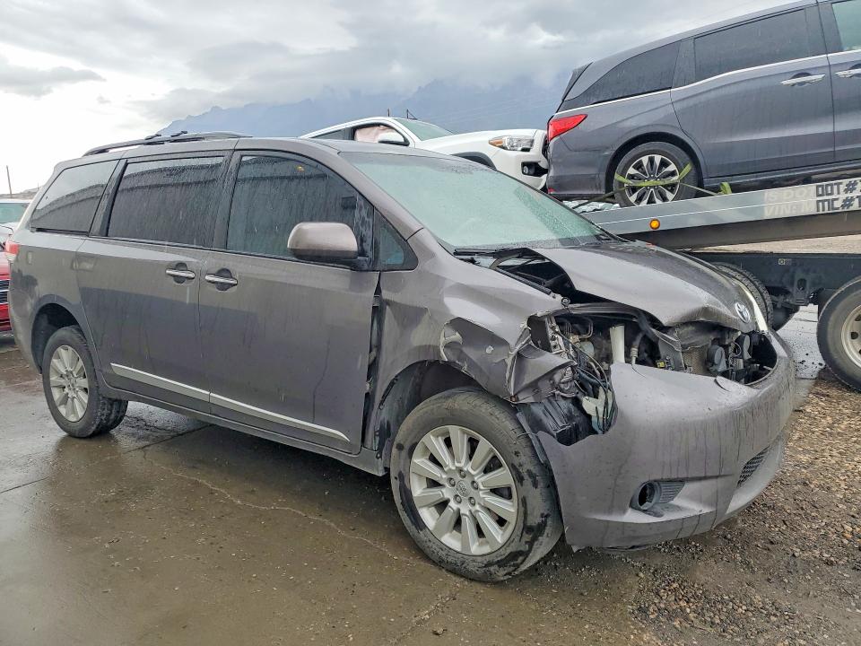 Photo 4 from auction – 2014 TOYOTA SIENNA with VIN 5TDDK3DC0ES078431