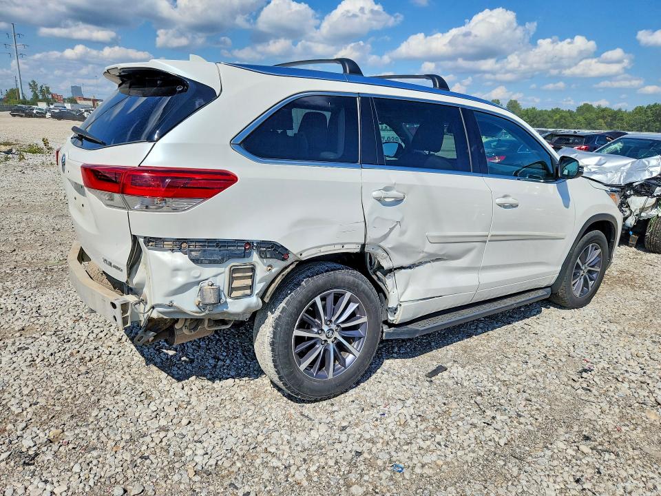 Фото 3 с аукциона – 2017 TOYOTA HIGHLANDER с VIN 5TDJZRFH5HS440641