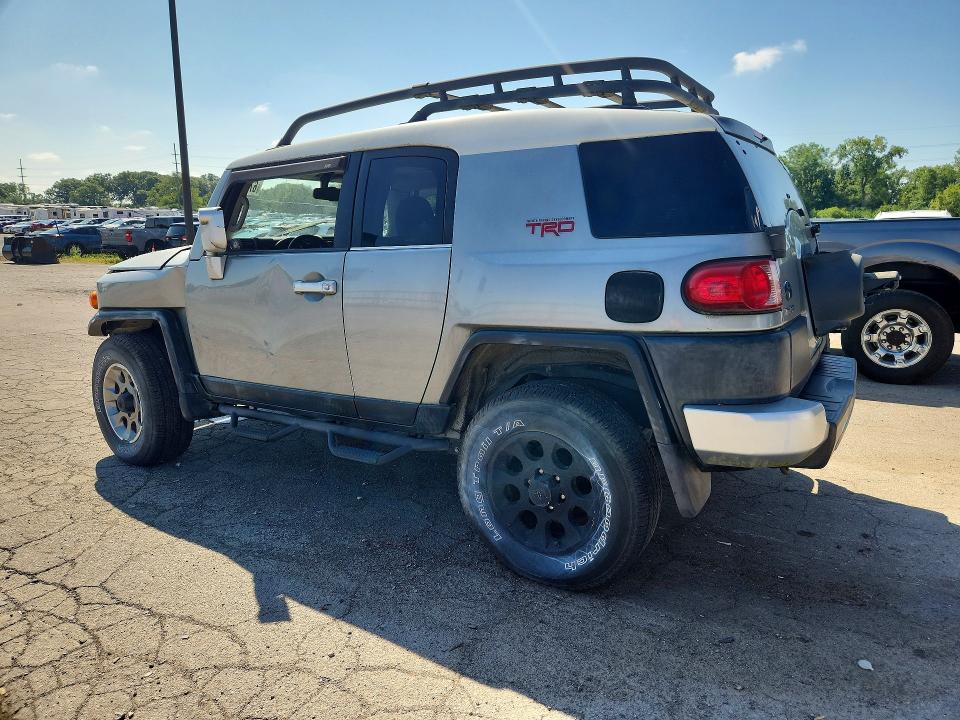 Photo 2 from auction – 2011 TOYOTA FJ CRUISER with VIN JTEBU4BF1BK100620