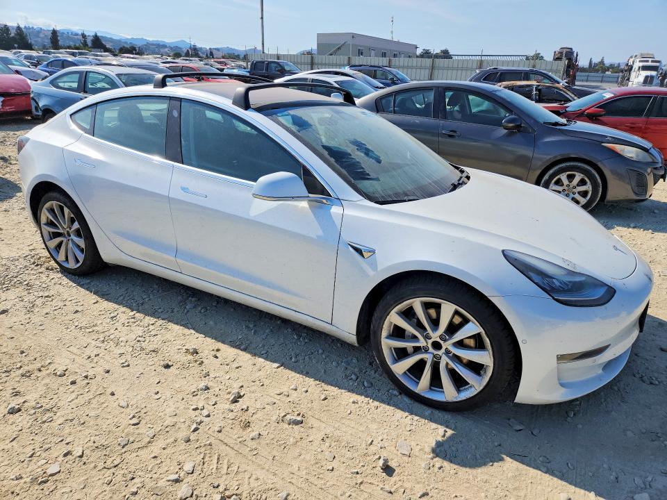 Photo 4 from auction – 2018 TESLA MODEL 3 with VIN 5YJ3E1EA0JF031256
