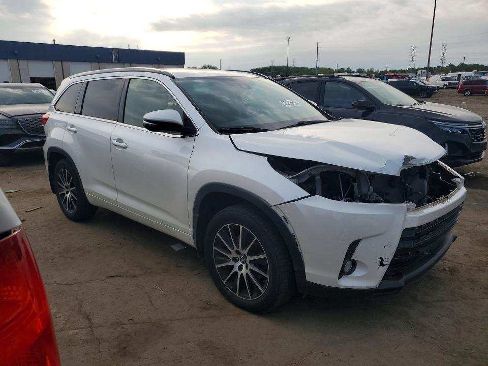 Photo 4 from auction – 2018 TOYOTA HIGHLANDER with VIN 5TDJZRFHXJS851801