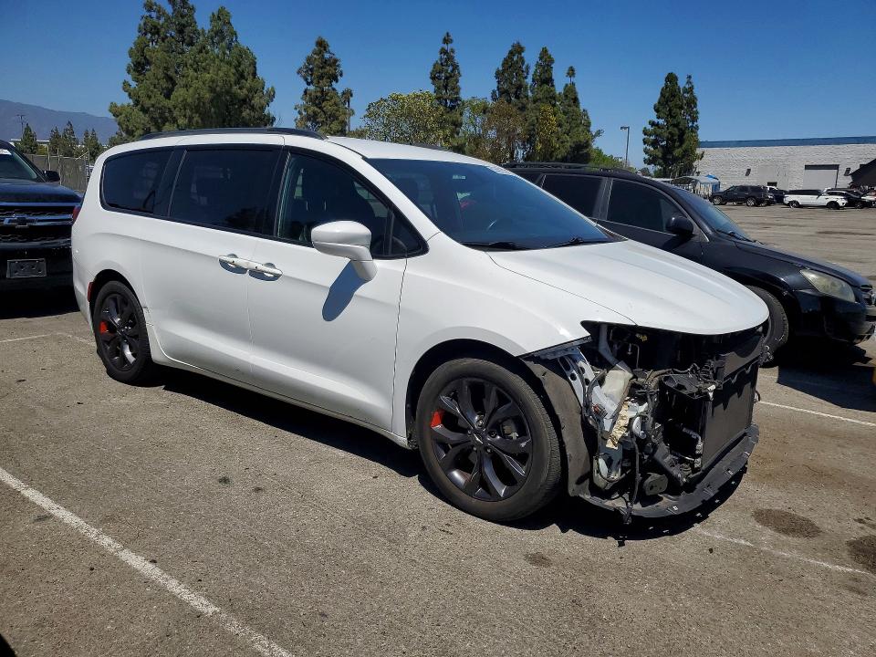 Photo 4 from auction – 2018 CHRYSLER PACIFICA with VIN 2C4RC1BG0JR228392