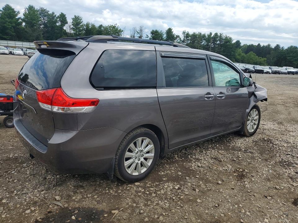 Photo 3 from auction – 2014 TOYOTA SIENNA with VIN 5TDDK3DCXES079490