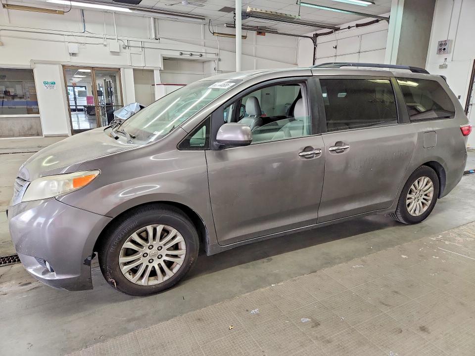 2016 TOYOTA SIENNA - Търг №63744686