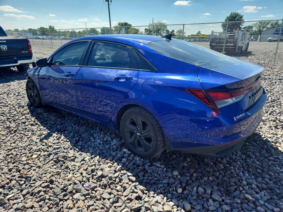 Снимка 2 от търг – 2023 HYUNDAI ELANTRA с VIN KMHLM4AG7PU440039