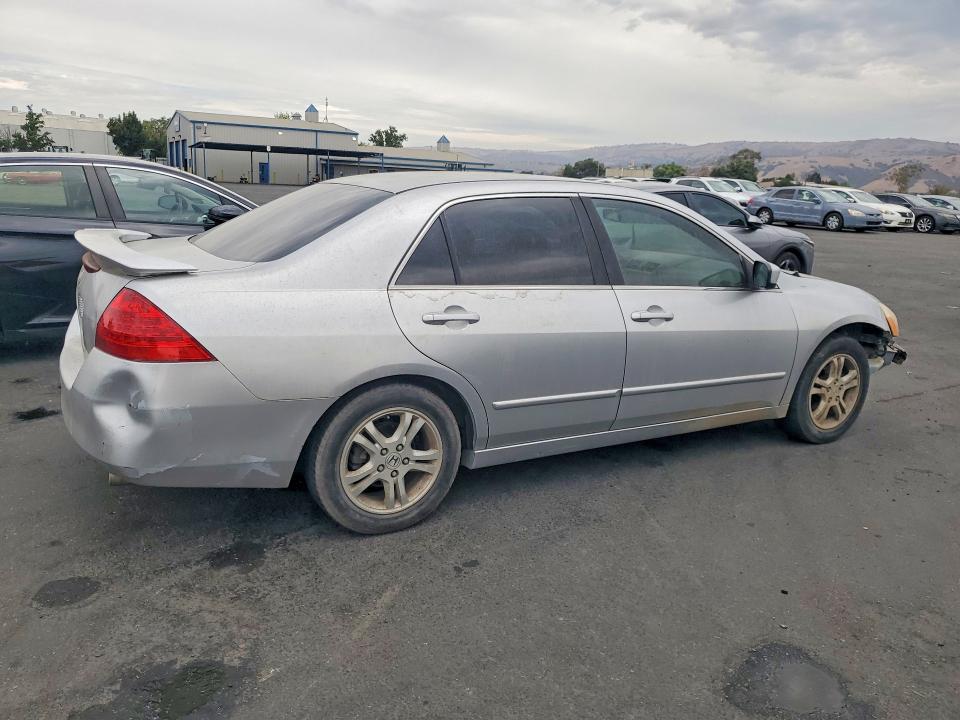 Photo 3 from auction – 2007 HONDA ACCORD with VIN JHMCM56327C008026