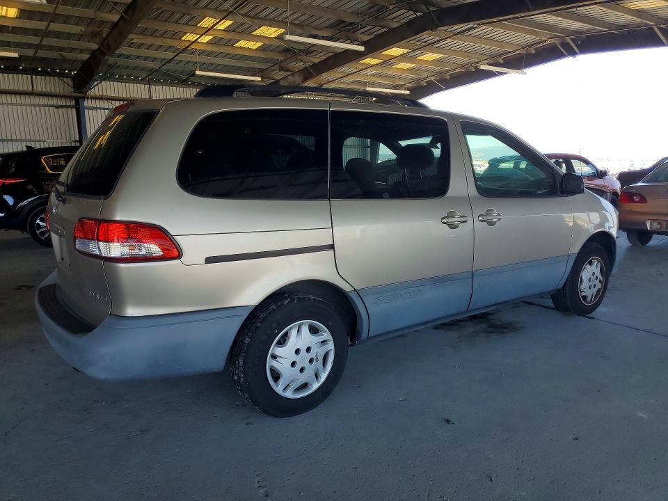 Photo 3 from auction – 2003 TOYOTA SIENNA with VIN 4T3ZF13CX3U525701