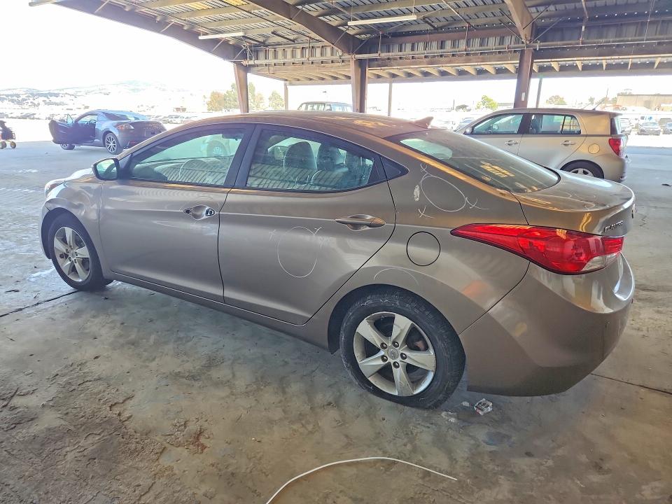 Photo 2 from auction – 2012 HYUNDAI ELANTRA with VIN 5NPDH4AE4CH071592