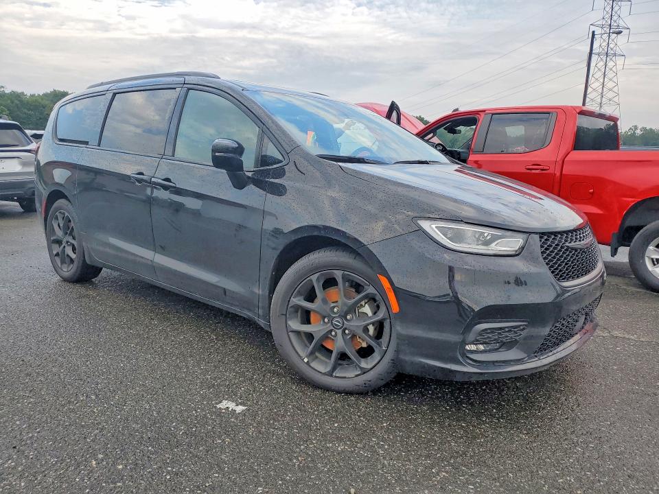 Photo 4 from auction – 2025 CHRYSLER PACIFICA with VIN 2C4RC1GG1SR567754