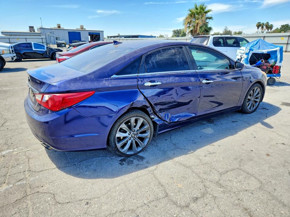 Photo 3 from auction – 2012 HYUNDAI SONATA with VIN 5NPEC4AC7CH365456