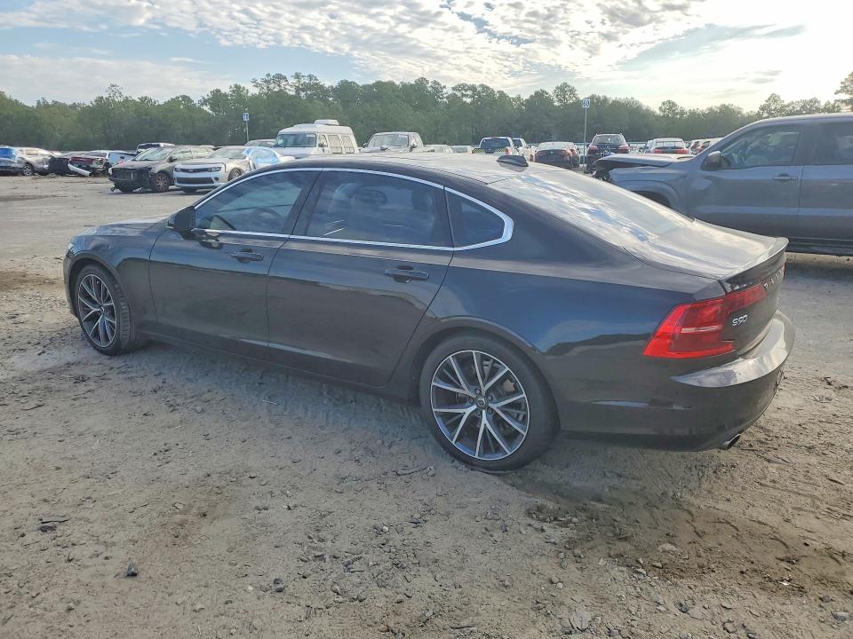 Zdjęcie 2 z aukcji – 2018 VOLVO S90 z VIN LVY982MK0JP037588