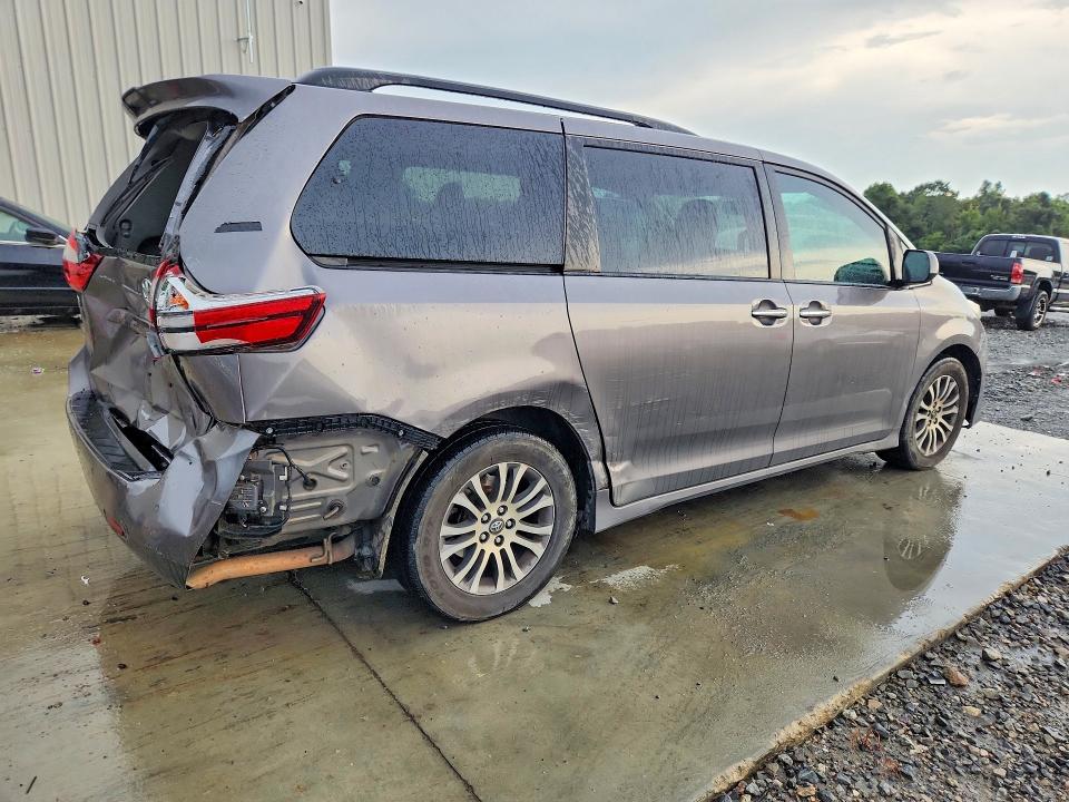 Photo 3 from auction – 2018 TOYOTA SIENNA with VIN 5TDYZ3DC4JS958877