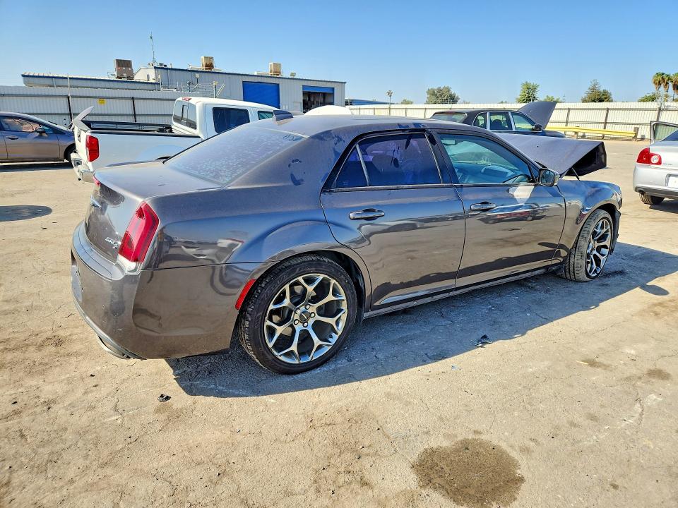Photo 3 from auction – 2015 CHRYSLER 300 with VIN 2C3CCABG1FH802926