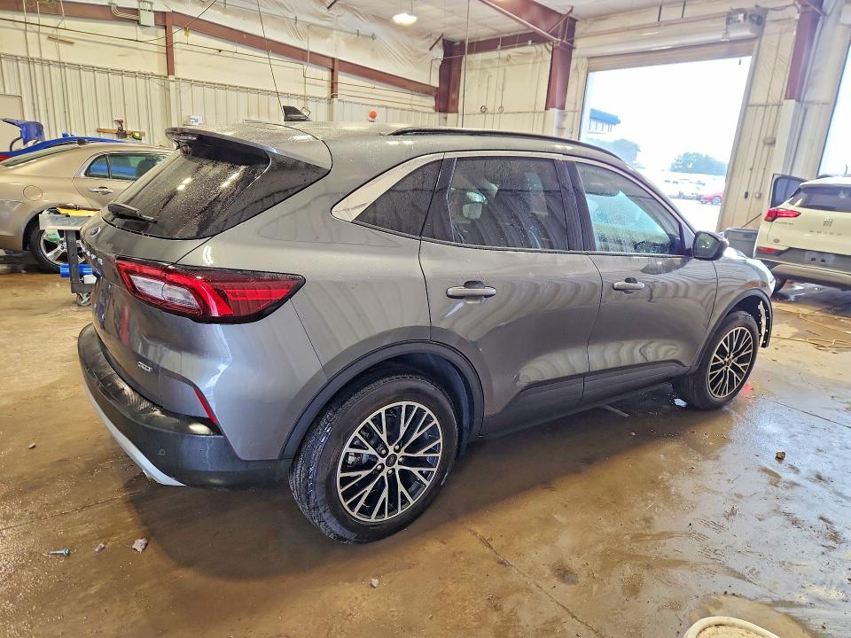 Photo 3 from auction – 2024 FORD ESCAPE with VIN 1FMCU0E16RUA15915