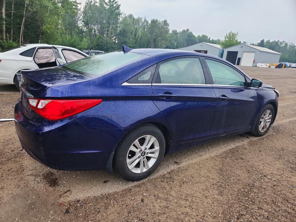 Photo 3 from auction – 2011 HYUNDAI SONATA with VIN 5NPEB4ACXBH300117