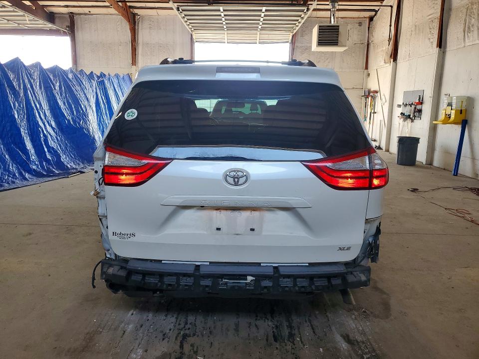 Photo 6 from auction – 2015 TOYOTA SIENNA with VIN 5TDYK3DC0FS676103