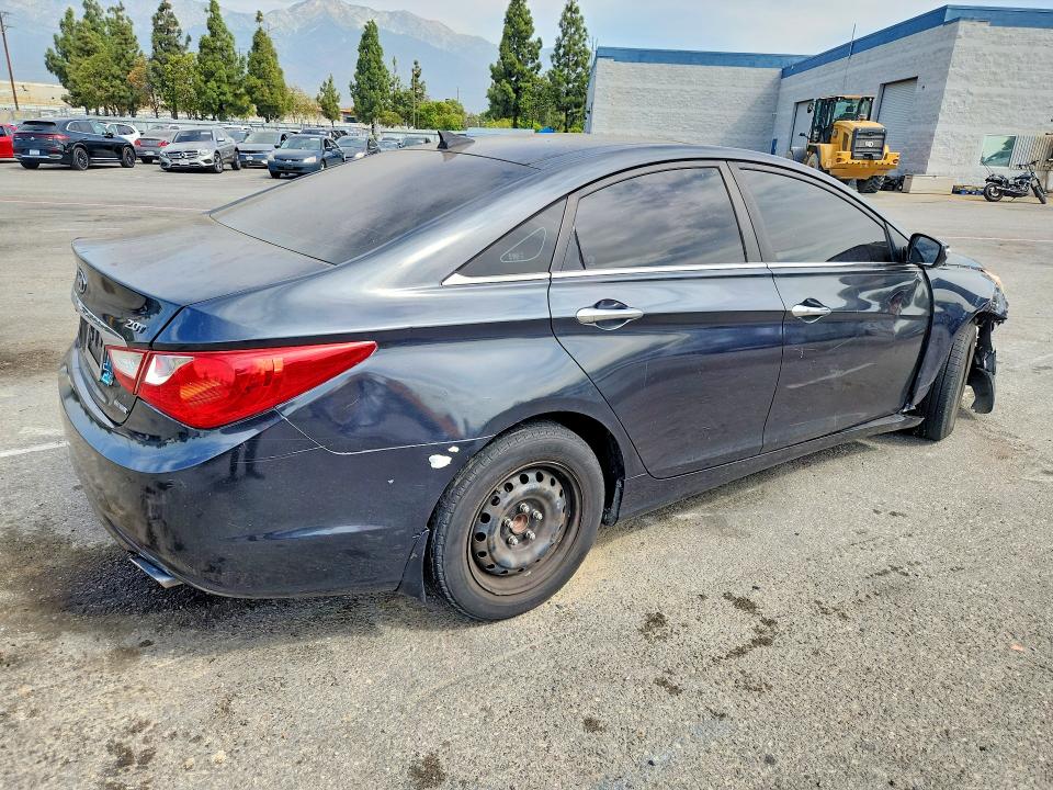 Photo 3 from auction – 2013 HYUNDAI SONATA with VIN 5NPEC4AB8DH609172