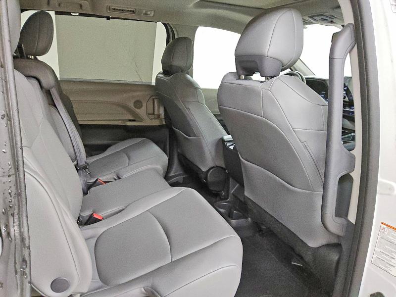 Photo 11 from auction – 2024 TOYOTA SIENNA with VIN 5TDYRKEC8RS187747