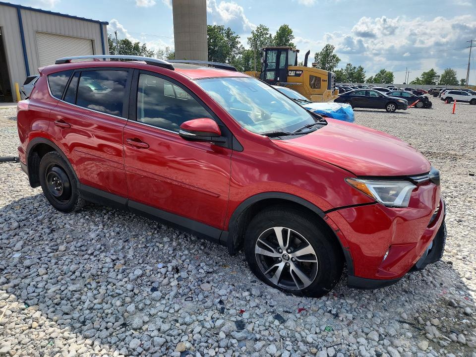 Photo 4 from auction – 2017 TOYOTA RAV4 with VIN JTMRFREV7HJ160526