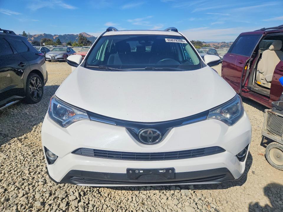 Photo 5 from auction – 2018 TOYOTA RAV4 with VIN 2T3RFREV4JW815586