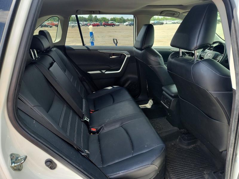 Photo 10 from auction – 2022 TOYOTA RAV4 with VIN JTMB6RFV2ND063776