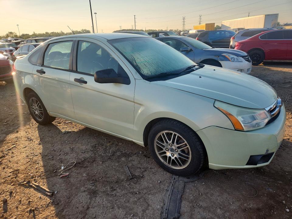 Zdjęcie 4 z aukcji – 2010 FORD FOCUS z VIN 1FAHP3FN0AW139892