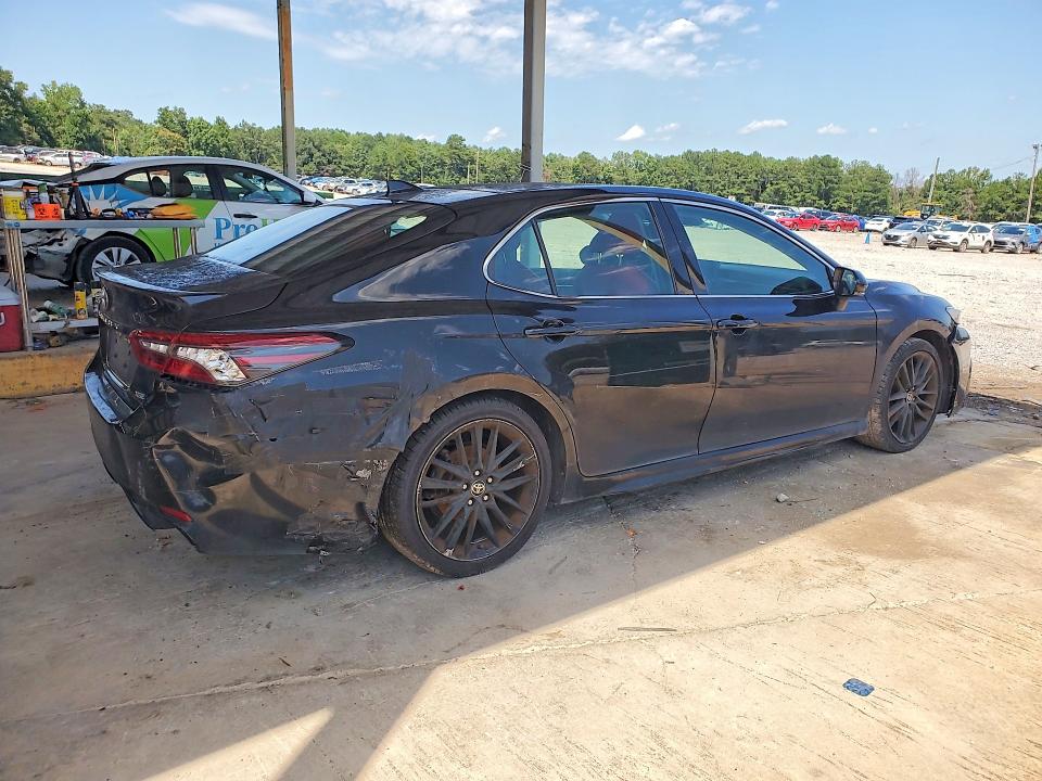 Photo 3 from auction – 2022 TOYOTA CAMRY with VIN 4T1K61AK0NU023089
