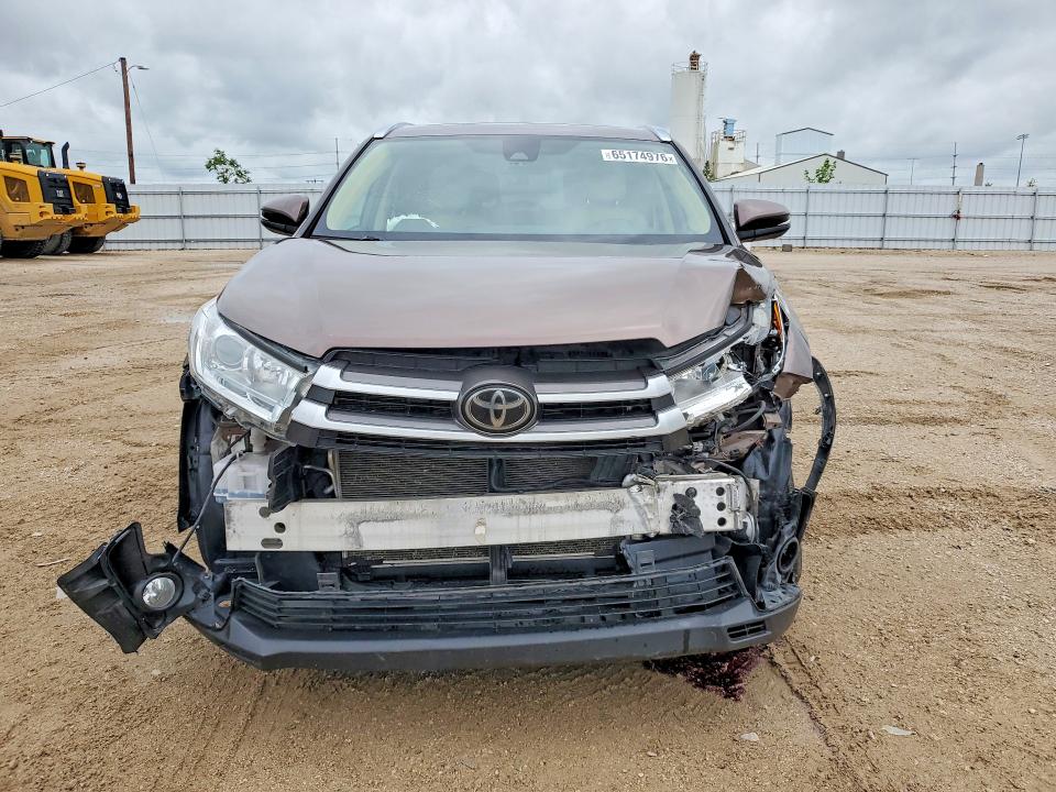 Photo 5 from auction – 2018 TOYOTA HIGHLANDER with VIN 5TDJZRFH8JS875059