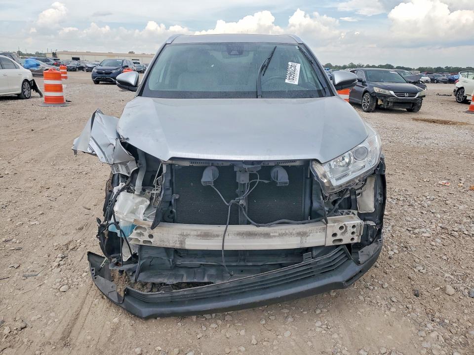 Photo 5 from auction – 2018 TOYOTA HIGHLANDER with VIN 5TDKZRFH2JS530386