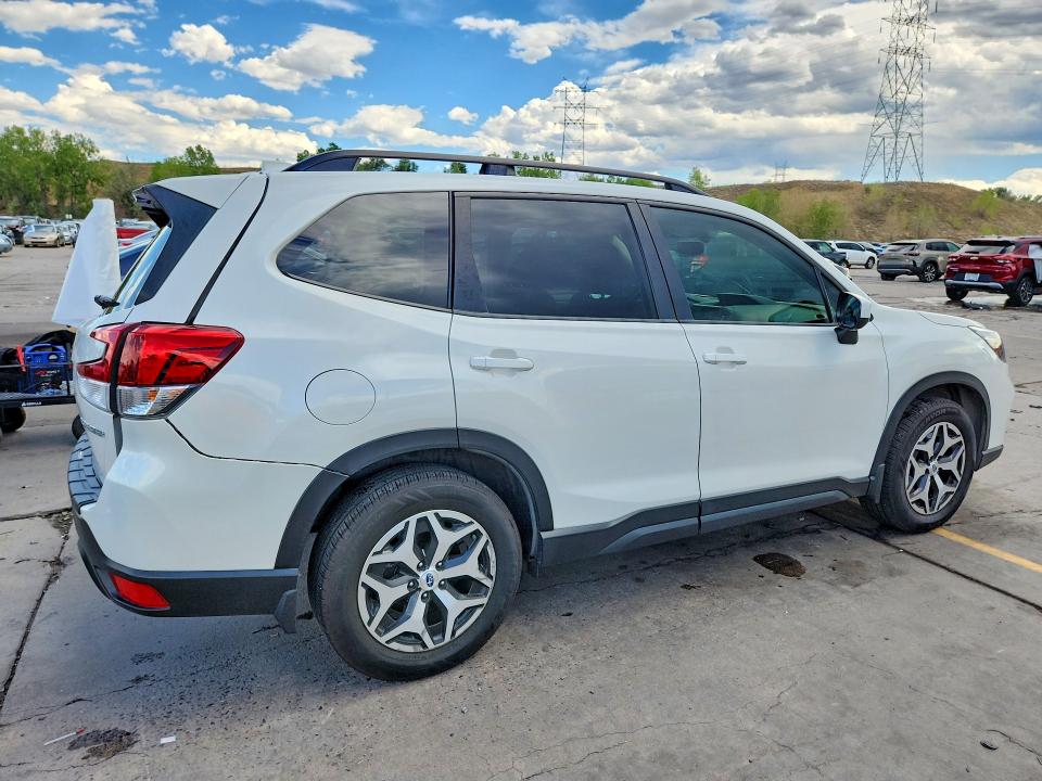 Photo 3 from auction – 2019 SUBARU FORESTER with VIN JF2SKAEC0KH409150