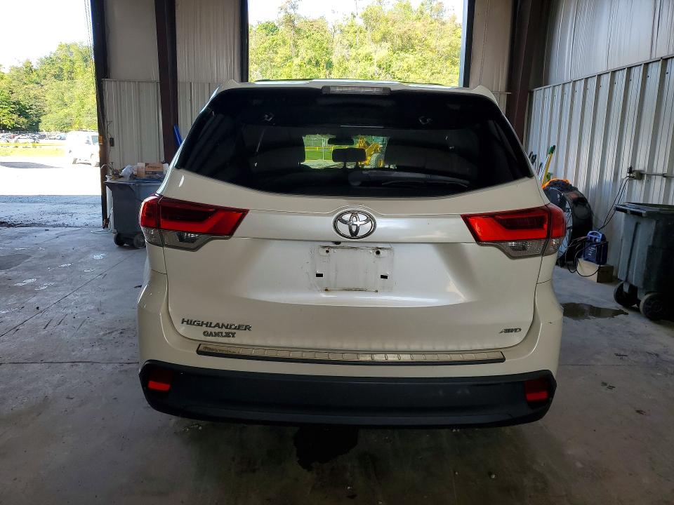 Photo 6 from auction – 2018 TOYOTA HIGHLANDER with VIN 5TDBZRFH3JS870419