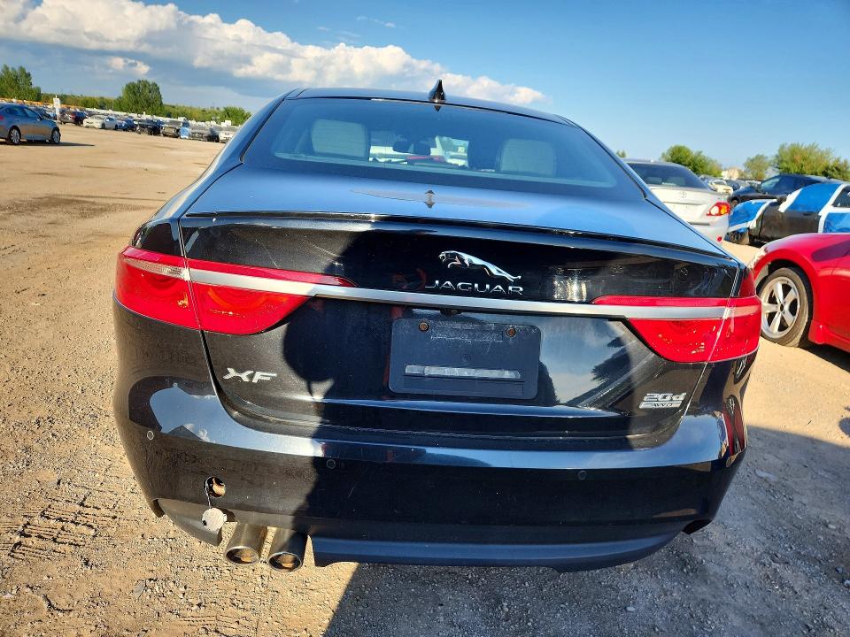 Photo 6 from auction – 2017 JAGUAR XF with VIN SAJBL4BN3HCY42696
